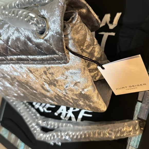 Kurt Geiger London Mini Brixton Lock Bag
Kurt Geiger London - Picture 9 of 15